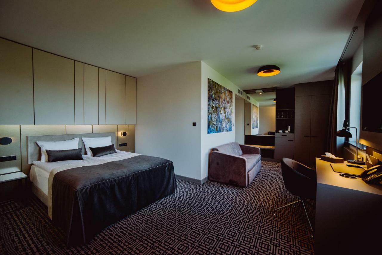 Hotel Evva Tarnobrzeg Esterno foto